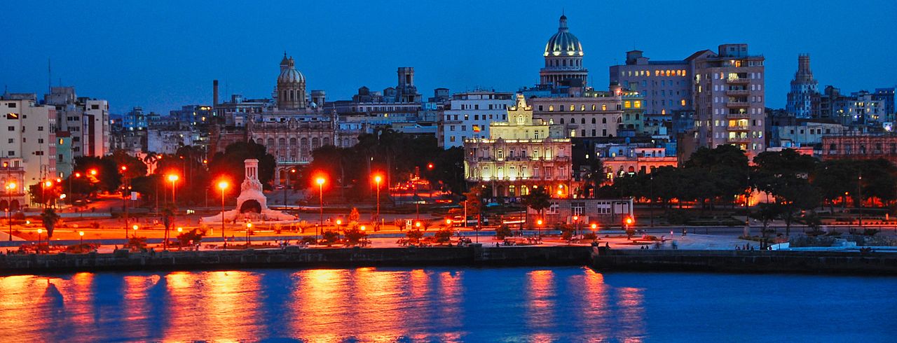 Habana Vieja by night
