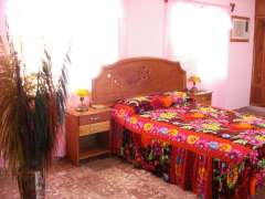 Room with a double bed in Holguin