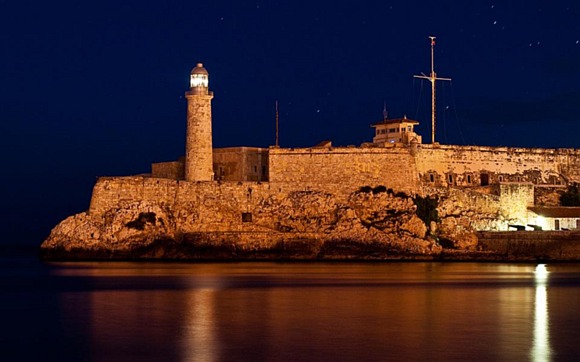 Festung <em>El Moro</em> by night